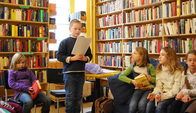 Kinder lesen Bücher Mainz